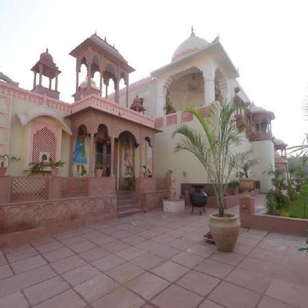 Hotel Suroth Mahal Luharu Luaran gambar