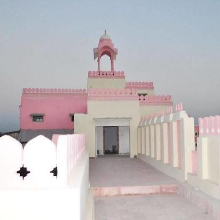 Hotel Suroth Mahal Luharu Luaran gambar
