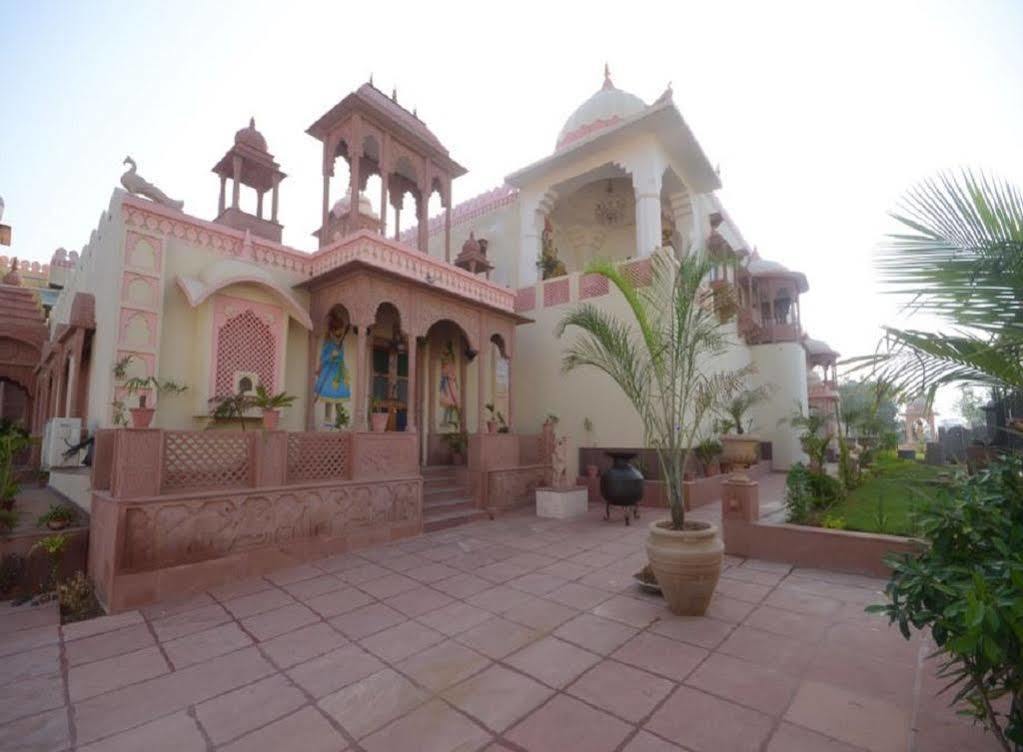 Hotel Suroth Mahal Luharu Luaran gambar