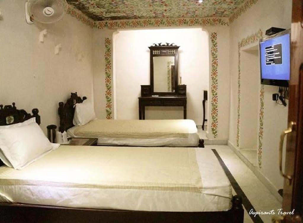 Hotel Suroth Mahal Luharu Luaran gambar