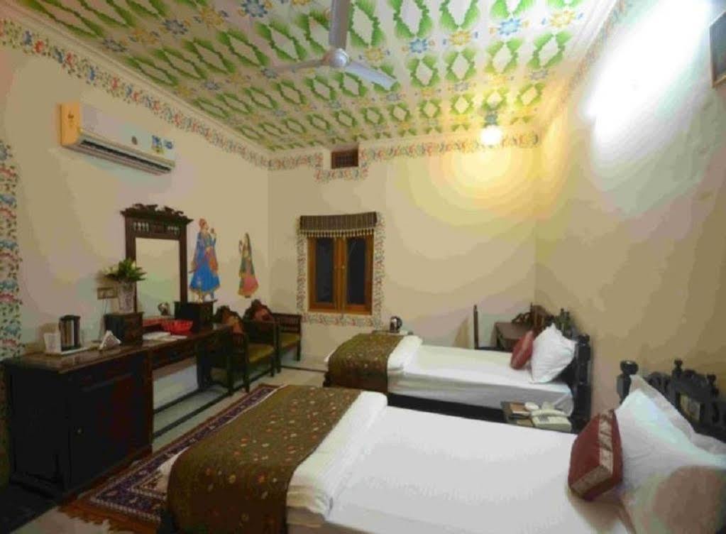 Hotel Suroth Mahal Luharu Luaran gambar